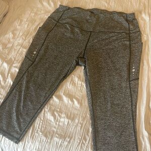 XERSION CAPRI LEGGINGS SIZE MEDIUM